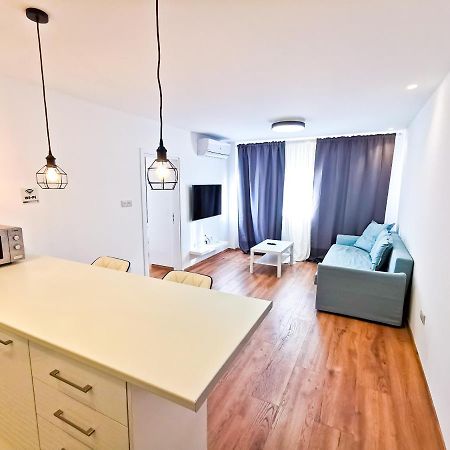 Citycenter Boutique Apartment Larnaca Bagian luar foto