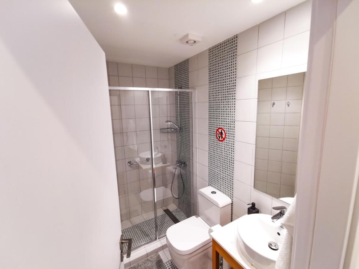 Citycenter Boutique Apartment Larnaca Bagian luar foto