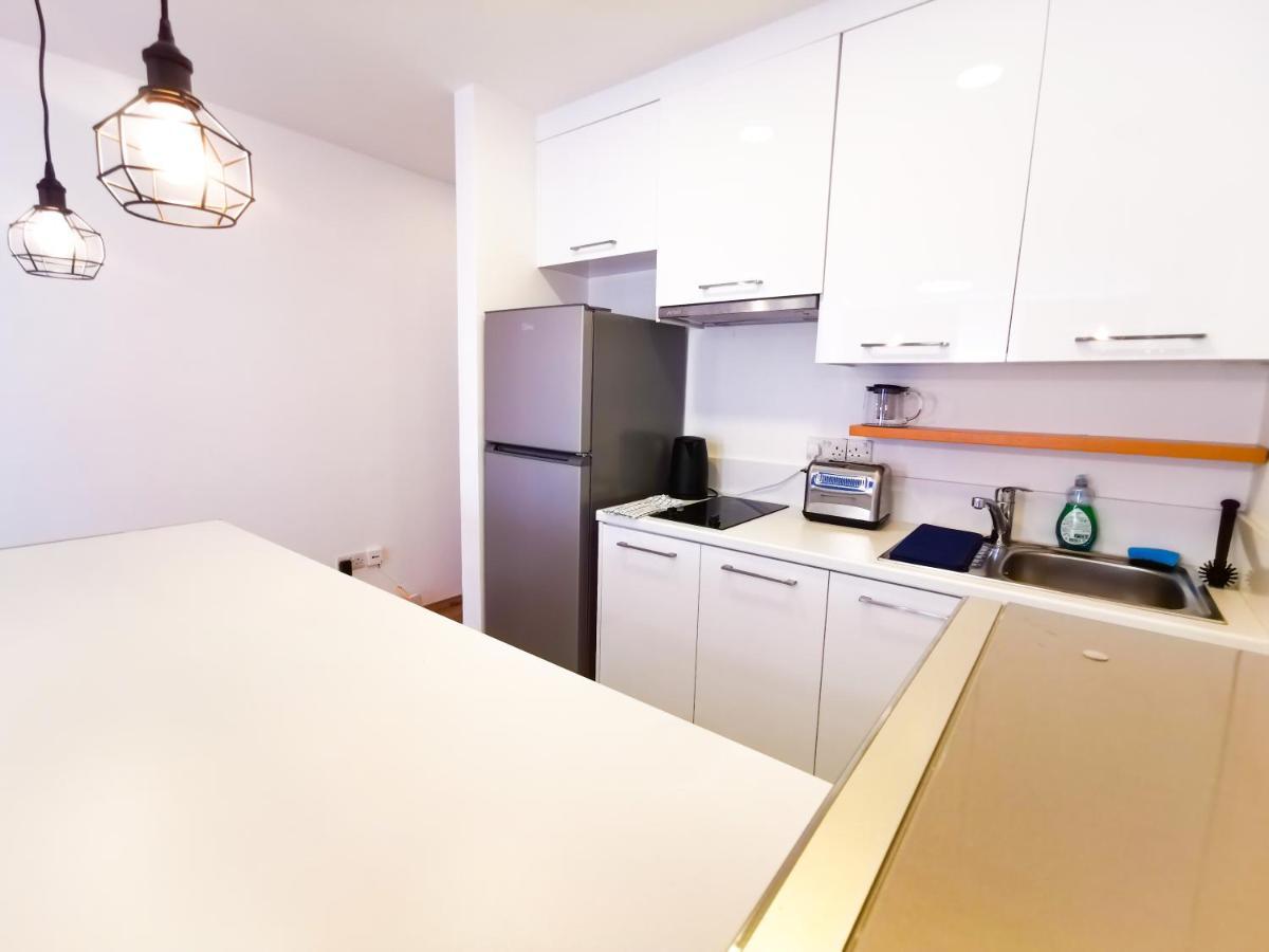 Citycenter Boutique Apartment Larnaca Bagian luar foto