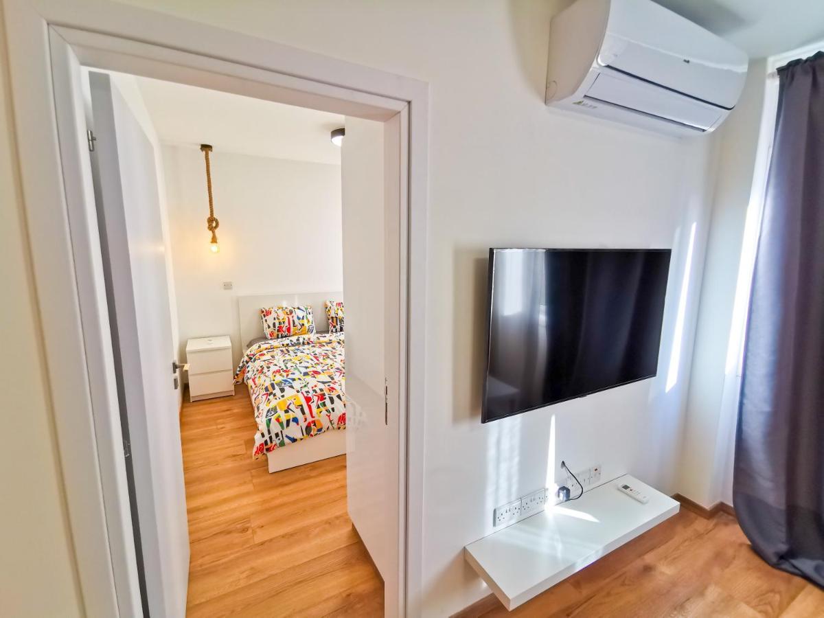 Citycenter Boutique Apartment Larnaca Bagian luar foto