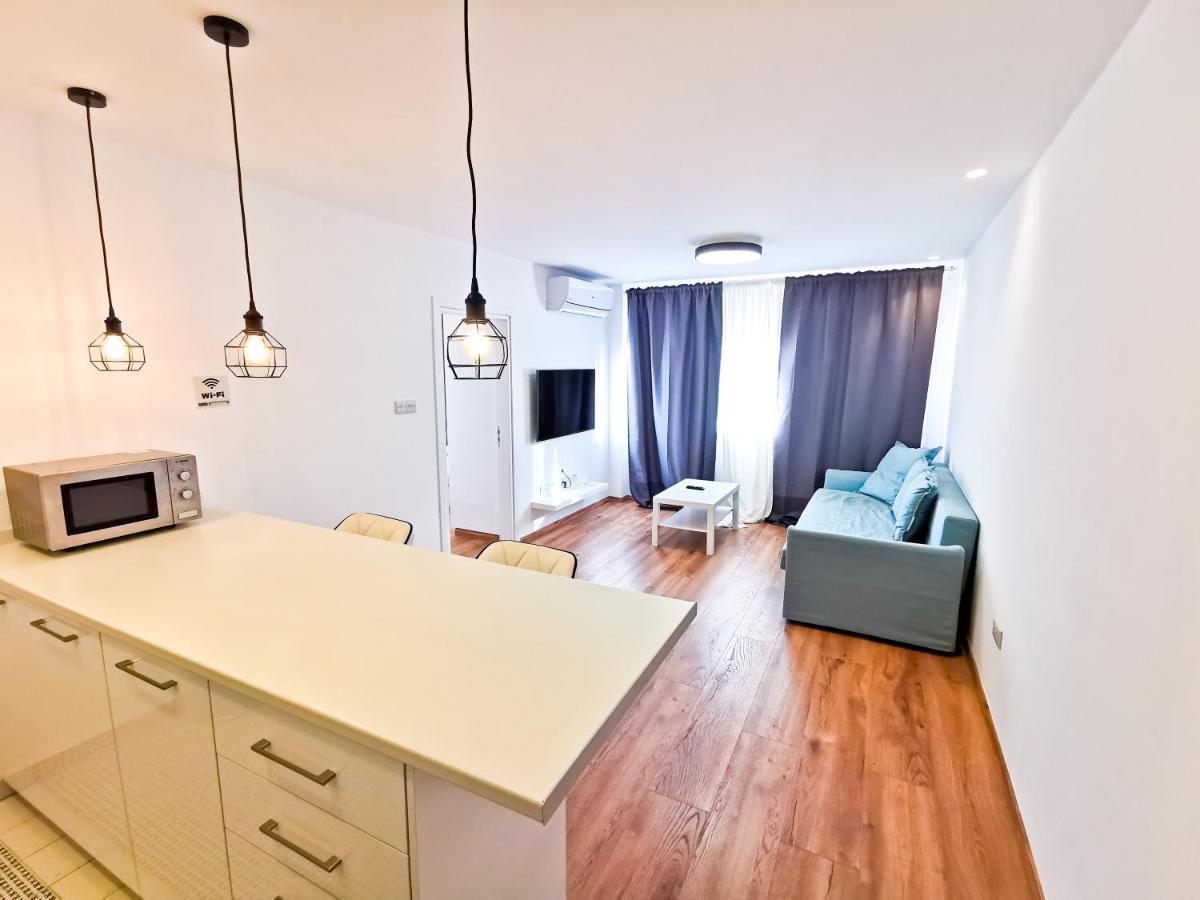 Citycenter Boutique Apartment Larnaca Bagian luar foto