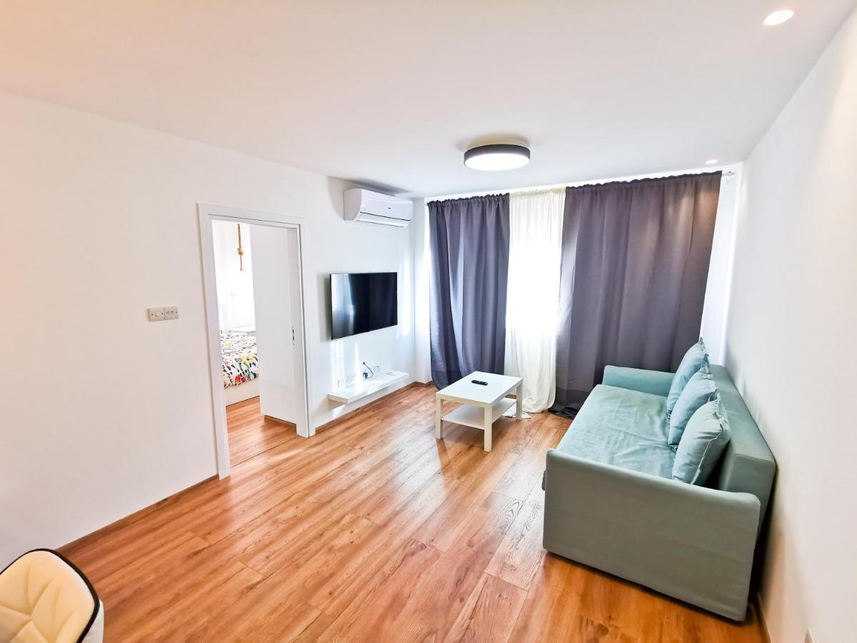 Citycenter Boutique Apartment Larnaca Bagian luar foto