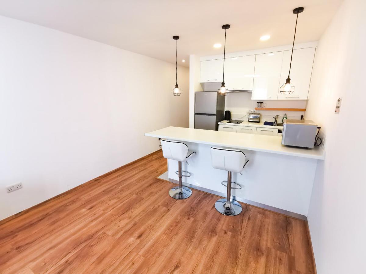 Citycenter Boutique Apartment Larnaca Bagian luar foto